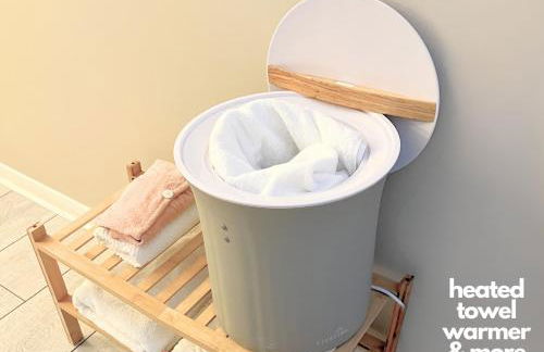 Luxury Villa- 3 mins to Mohegan- Fully Stocked with Fireplace- Jacuzzi, Saltwater Pools, Sauna - Foto 9