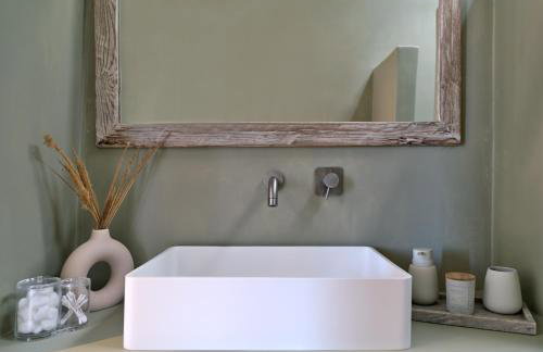 Private Luxury Scarlet beachfront villa, Molos, Paros - Photo 29