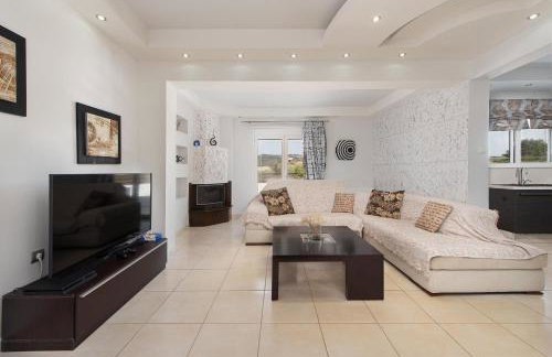 Marble Pool Villa - Photo 7