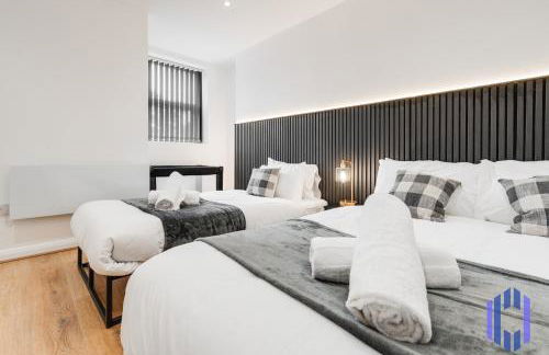 Sophisticated & Stylish Flat near Manchester Airport - Sleeps 9 - Foto 17