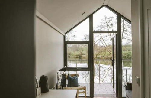 Water Cabin With Water Sports Equipment and Bikes, Bath - Foto 14