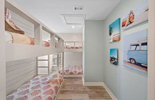 Huge beach house with great views, steps from sand - Foto 27