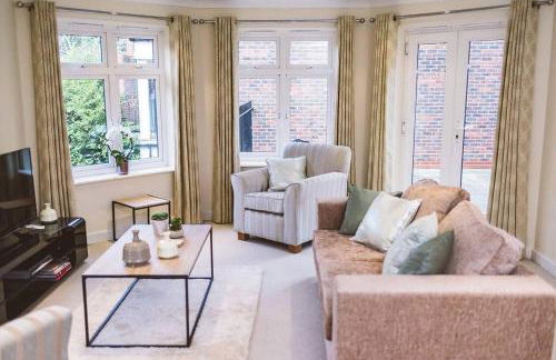 ! LARGE ! Apartment Central Leatherhead Sleeps 6! - Foto 9