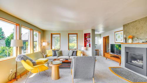 Gig Harbor Home Large Deck, Outdoor Dining Area - Foto 4