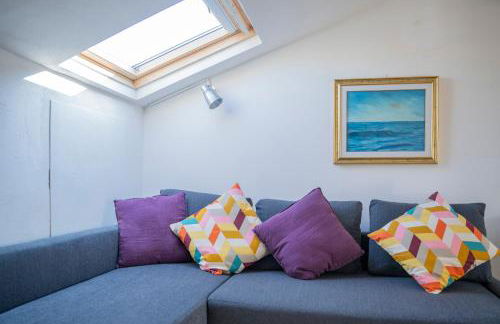 049 - Attico ELEGANTE, 10 minuti a piedi da MARE e SPIAGGIA - POSTO AUTO PRIVATO GRATIS - Foto 13