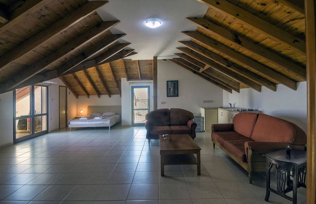 Incredible Large Villa In Paphos Sleeps 14 Children Pool, Jacuzzi, Huge Garden - Foto 61