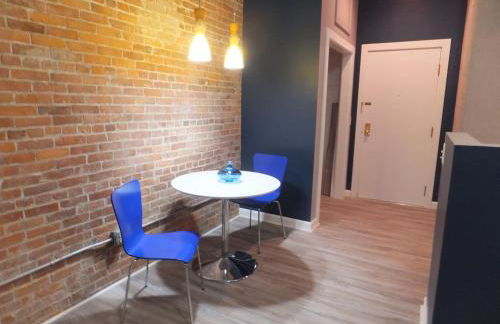 Renovated Downtown Condo in the HEART OF IT ALL - Foto 1