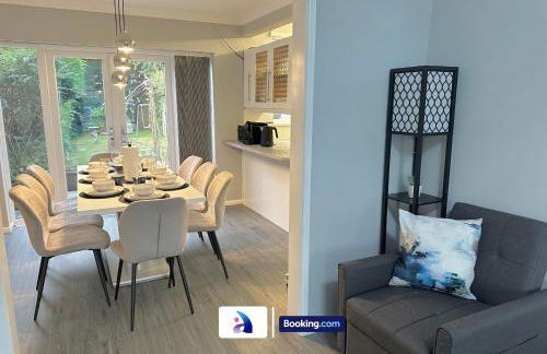 Spacious 3 BDR By Avalora Short Lets & Serviced Accommodation Queensway With Big Garden, Near Train Station, Airport & Large Driveway - Photo 20