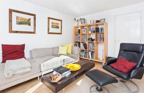 Walking distance to racecourse and city centre - Foto 9