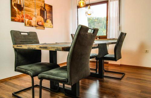 Moderne FeWo, nähe Bahnhof, Balkon, Burgblick, Boxspringbett, Waschtrockner - Foto 6