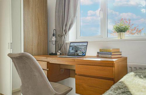 Emerald House - Prime Location - Driveway Parking, Pool Table, Fast Wifi, Self Check-In and Sky TV by Yoko Property - Photo 7