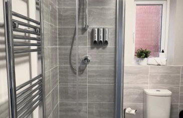 Ultra Modern large 4 bed executive home Durham - Photo 12