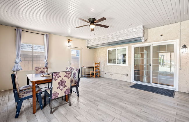 Spacious Family Retreat w Garden Modern Comfort - Photo 26