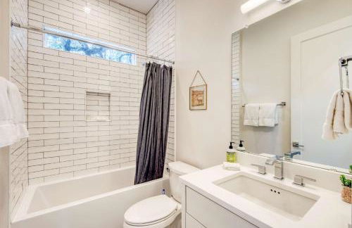 Conveniently Located Upstairs Deck BBQ - Foto 44