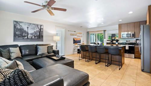 Screened-in Porch Walkable to Soco - Foto 2