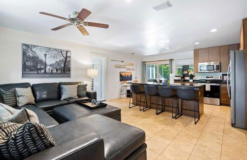 Screened-in Porch Walkable to Soco - Foto 1