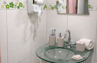 Apartamento Espaçoso e Completo com 3 Quartos - 2 Banheiros - Até 6 Pessoas - Check-in Automático 24h - Garagem Coberta - Foto 16
