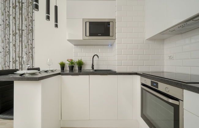 Wrocław Haven Apartment by Renters - Photo 8