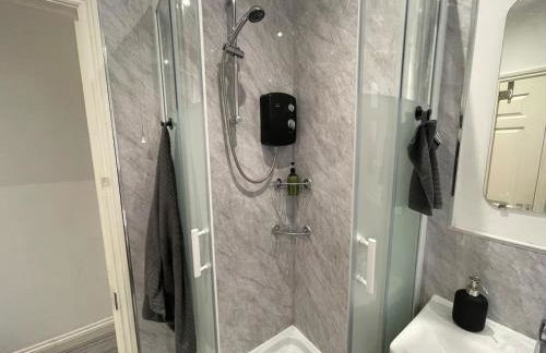 Spacious Flat! Sleeps 7, Pet Friendly and Parking - Photo 6