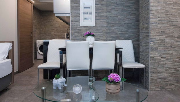 Fresh Spacious Studio Ampelokipoi Metro - Foto 3, Servicio de comidas en la habitación