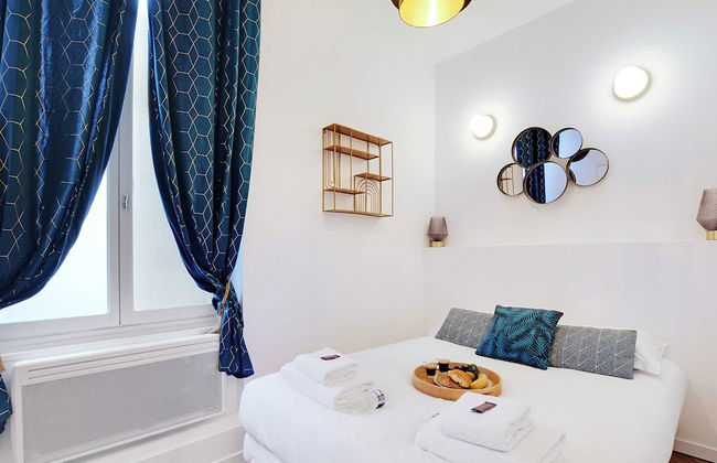 Chic Apartment in Paris for Couple - Photo 2