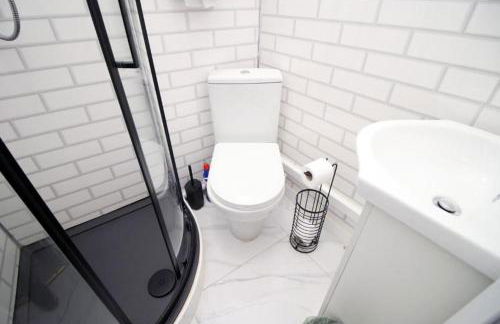 2 Bed Flat - Sleeps 6 - Parking - Wifi - Foto 5