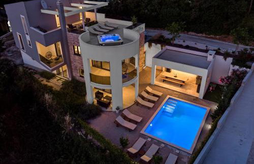 VILLA CVITA is a modern 5-bedroom villa with a Jacuzzi, a Gym and Finnish Sauna, a heated pool, and amazing views - Foto 41