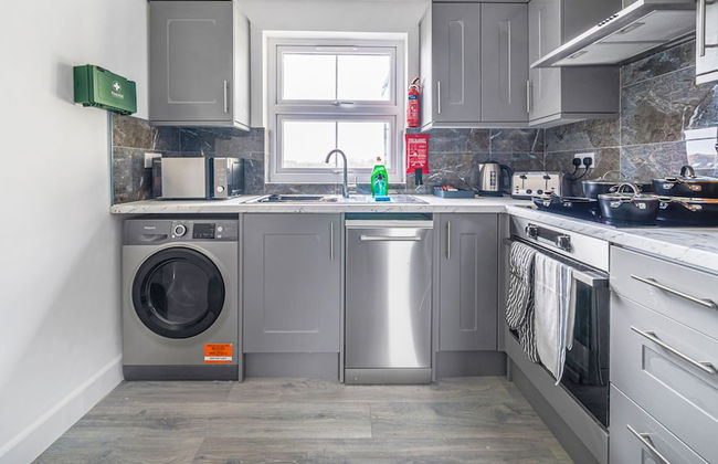 Modern Town Center Apartments Aldershot - Photo 43