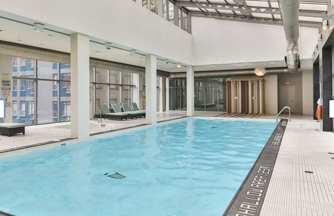 Stylish Suite in Downtown Toronto - Photo 30