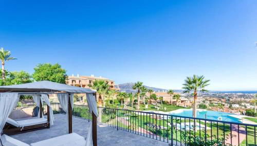 Elegant apartment, stunning views, fully renovated in la Hacienda del Senorio de Cifuentes - Photo 3, sunbed