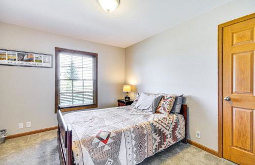 Serene Yellowstone Country Retreat with Deck and Views - Foto 13