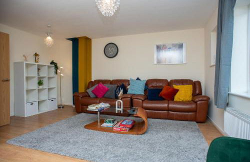 Cosy townhouse, new build, 5 bedrooms, Sleeps 8, Free Parking - Foto 35