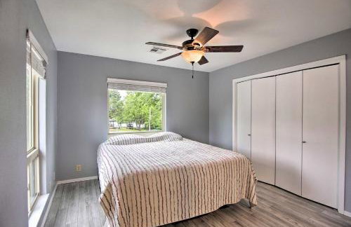 Lakefront Home with Private Beach Access! - Foto 10