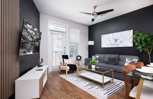 Sleek 1BR-Southtown Near Rvrwalk, Dome & Conv - Photo 1