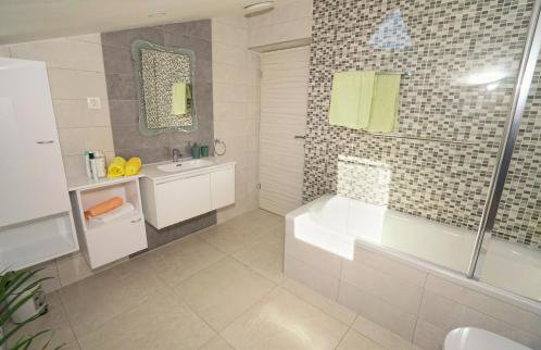 Villa Riviera blue with seaview, pool, whirlpool, parking and boat excursions - Foto 12