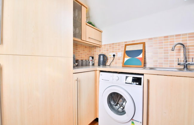 2 Bed House Near Beach with Free Parking - Foto 76