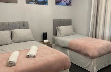 Spacious one bedroom flat, entire property. - Photo 12