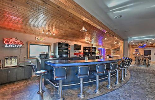 Massive Hatfield Loon Lodge with Roller Rink - Foto 2