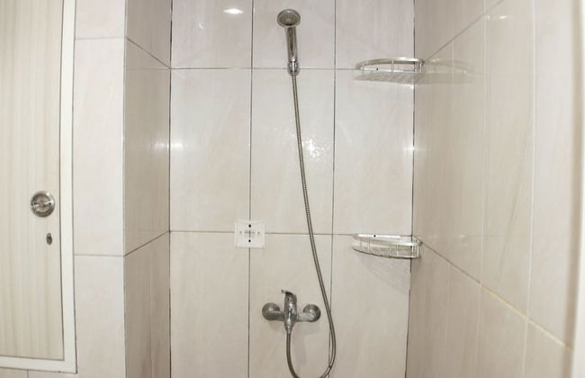 Elegant And Tidy Studio At Grand Kamala Lagoon Apartment - Foto 11