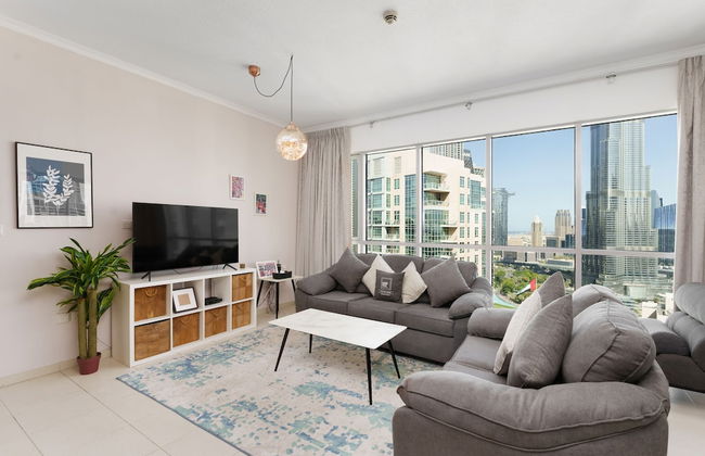 Maison Privee - Exclusive Apt w/ Direct Burj Khalifa Views - Photo 16