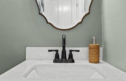 Historic Hideaway Hot Springs - Photo 36