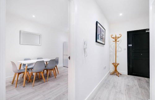 Luxurious 1 Bed Serviced Apartment with Wi-Fi - Photo 30