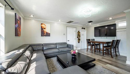 3BR HOME SLEEPS 8 DOWNTOWN Med CTR /pet/EV - Foto 1