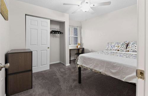 New Seasonal Comfort near USC and Riverwalk Trails - Foto 30