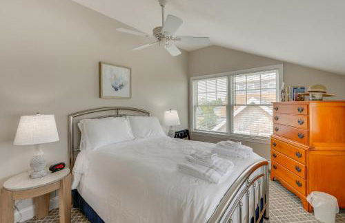 Walk to Beaches Sunny East Haven Home with Grill - Foto 21