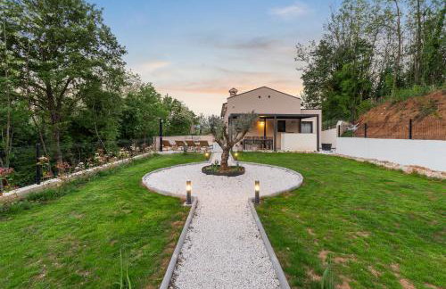 Charming Villa Harmonia with Heated pool and Indoor Jacuzzi surrounded by nature - Photo 16