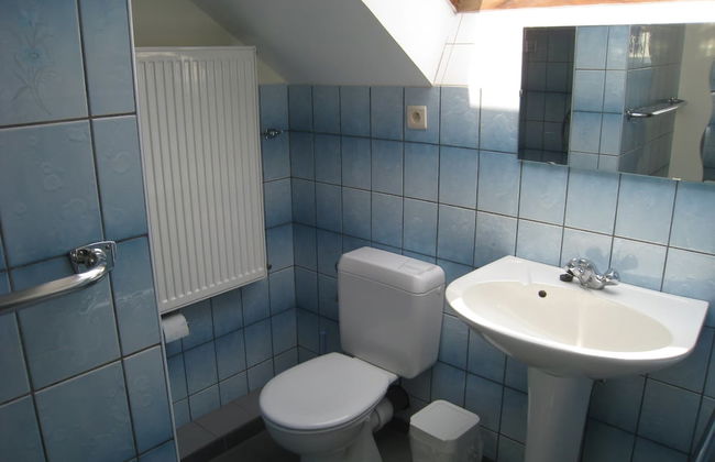 Modern Stay With Hot Tub - Photo 10