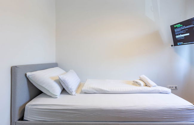 Exquisite Prestige Luxury Apartments With Shared Pool - Photo 13