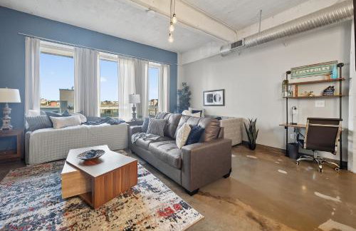 Spacious 1BR loft with flexible group sleeping - Foto 38