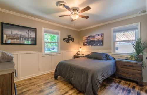 Italian Style in Old Town with Private Hot Tub - Photo 16